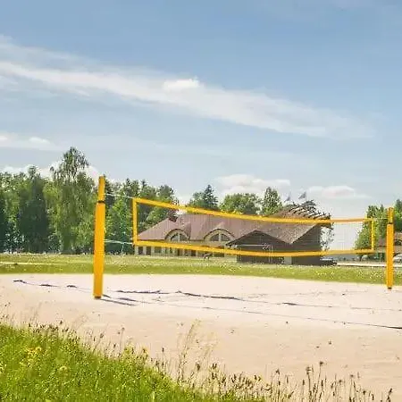 Jaktstuga Ungurmalas Lake-side Getaway